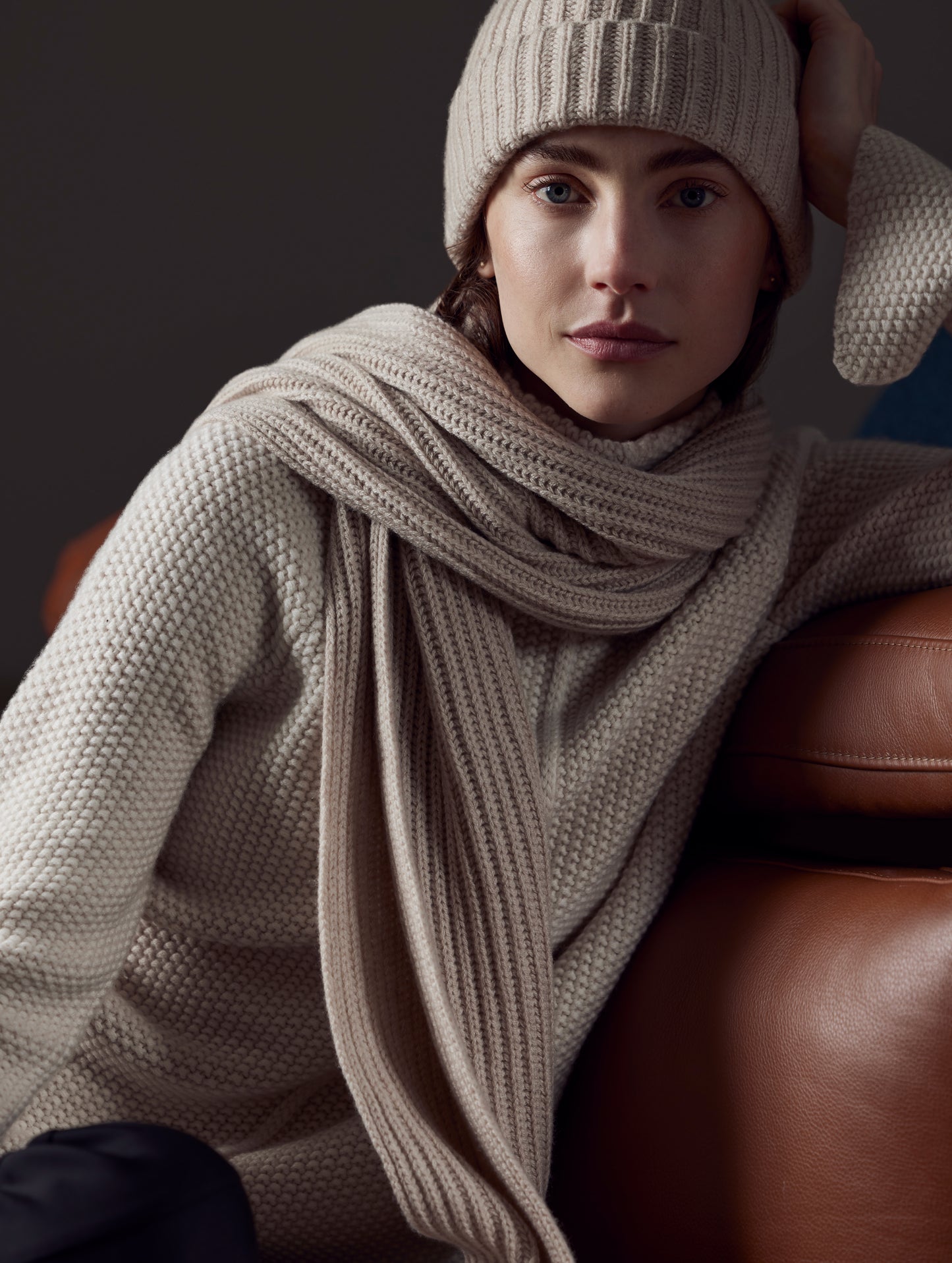 Front angled view of woman wearing Ribbed Cashmere Scarf in Oatmeal Heather from AETHER Apparel.