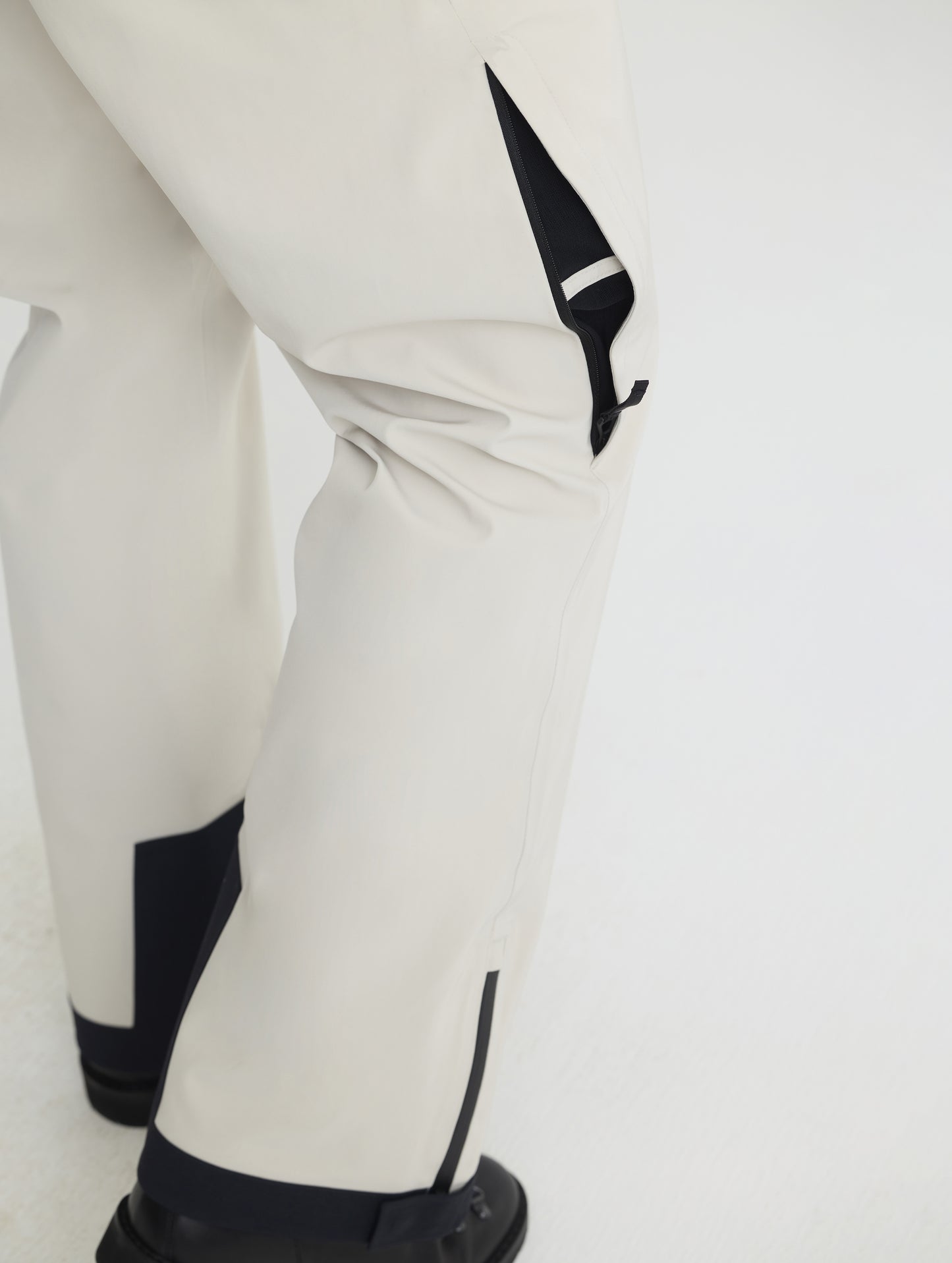Closeup detailed view of the zipper-secured knee ventilation ports on the Ridge Insulated Snow Pant in Bone from AETHER Apparel.
