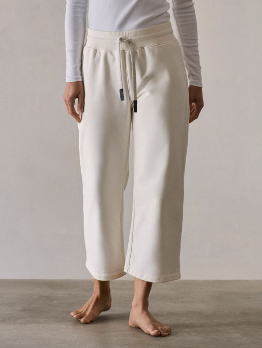 Front full-body view of woman wearing W Osa Cropped Sweatpant in Winter White from AETHER Apparel.