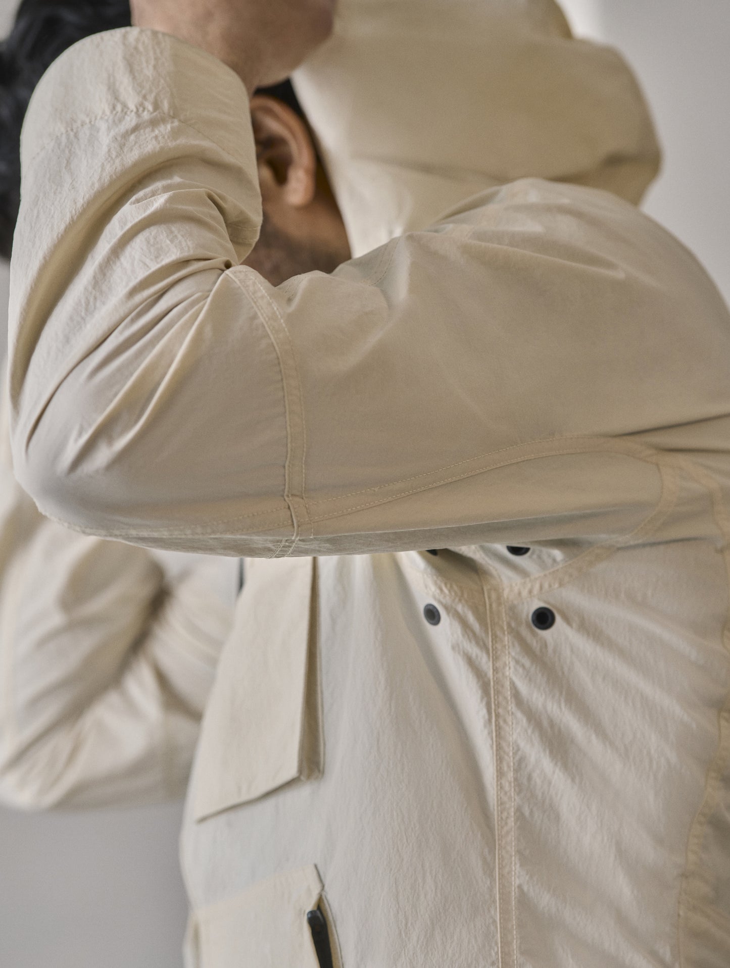 Aires Lightweight Windbreaker - Bone