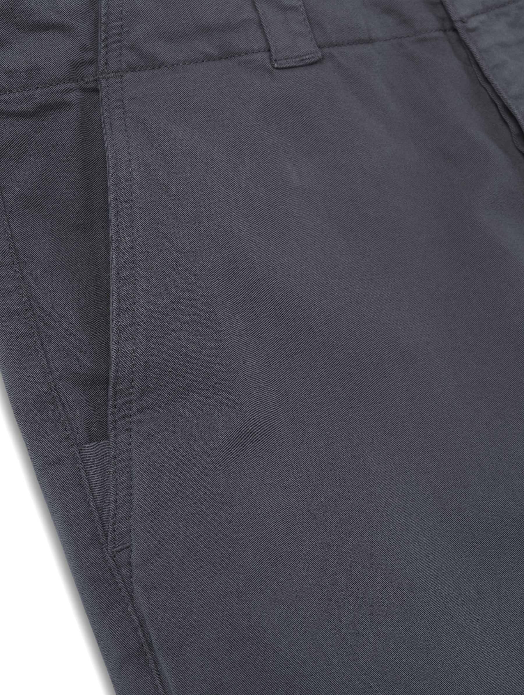 Closeup detailed view of the right hand pocket on the Gabriel Articulated Chino in Graphite from AETHER Apparel.