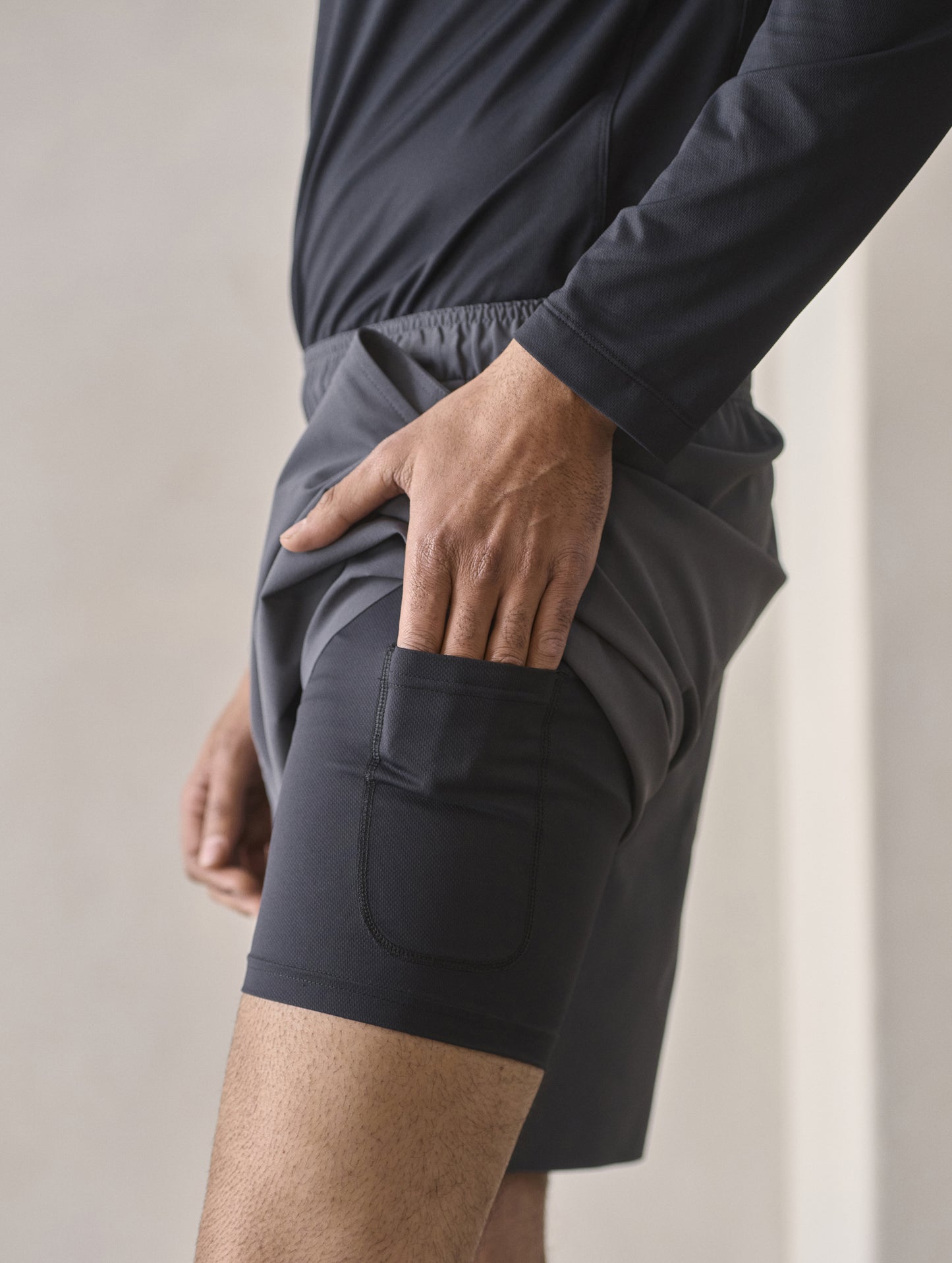Rogue Hybrid Short - Graphite