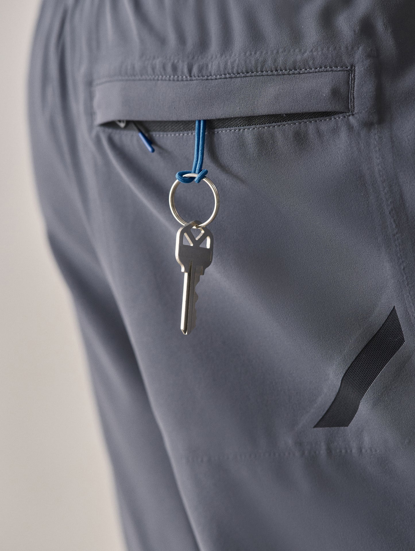 Rogue Hybrid Short - Graphite