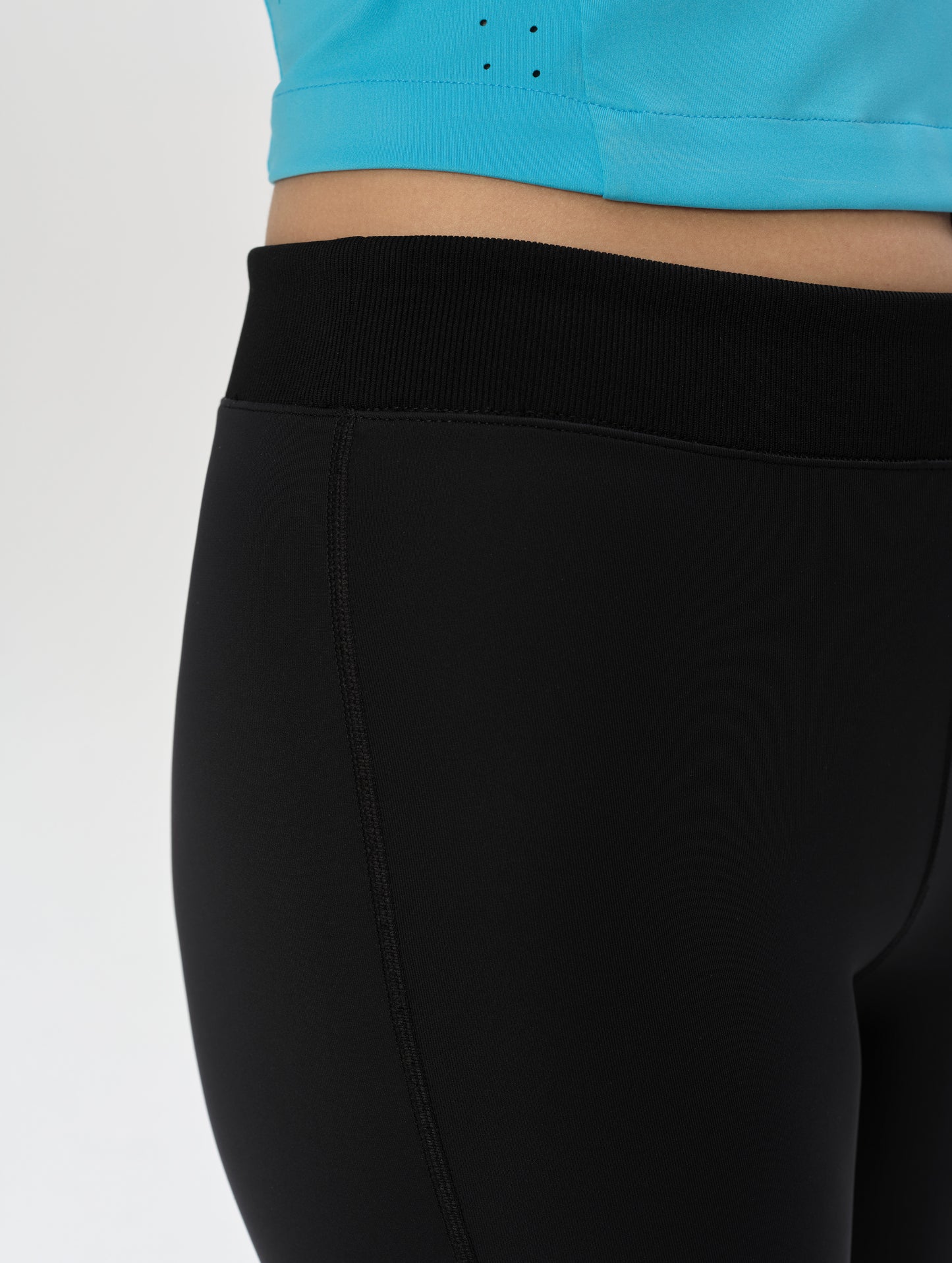 Closeup detailed view of the back of the waistband on the Laurel Legging in Onyx Black from AETHER.