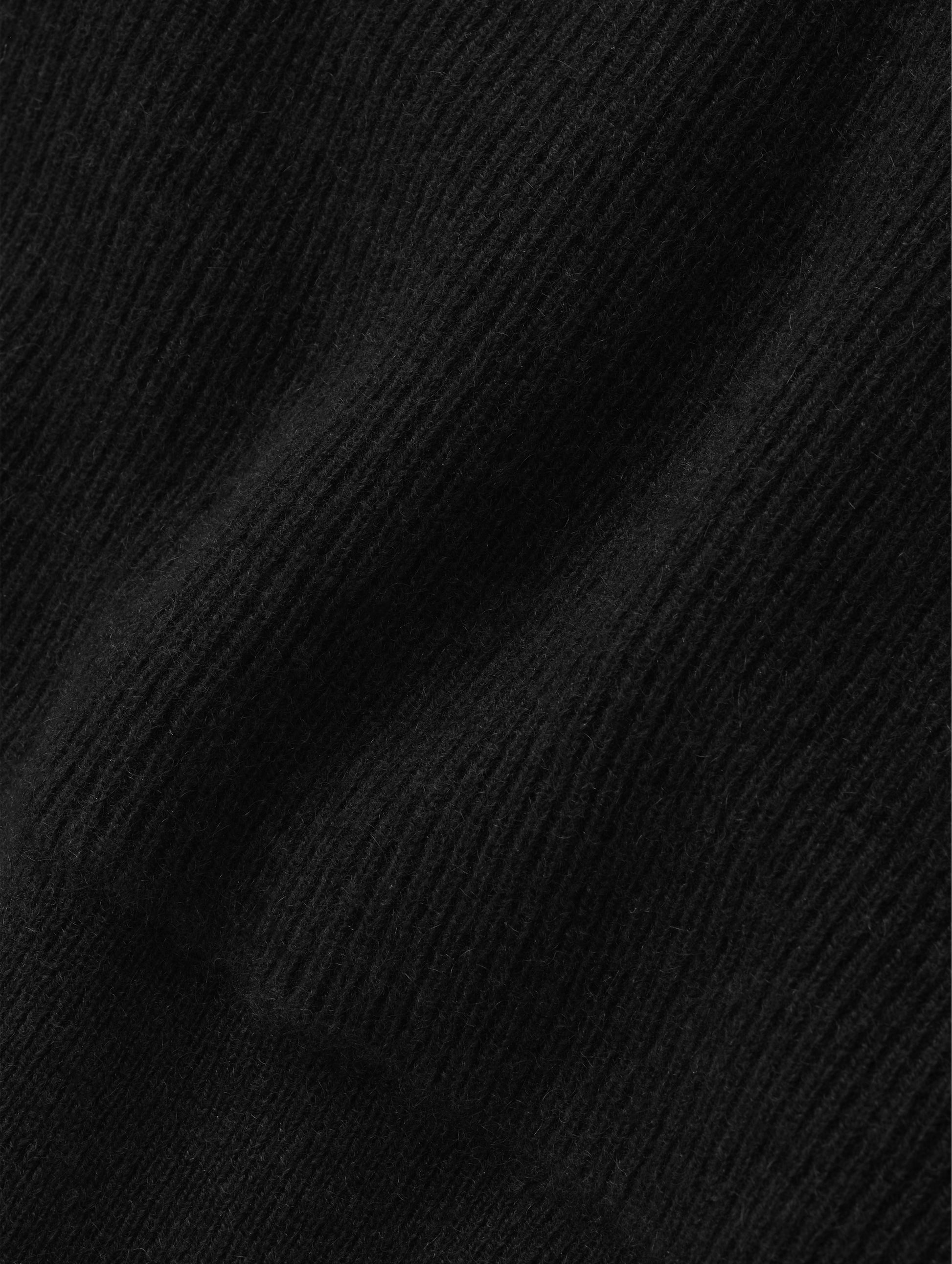 Closeup detailed view of the cashmere construction on the Lawrence Cashmere Hooded Sweater in Onyx Black from AETHER Apparel.