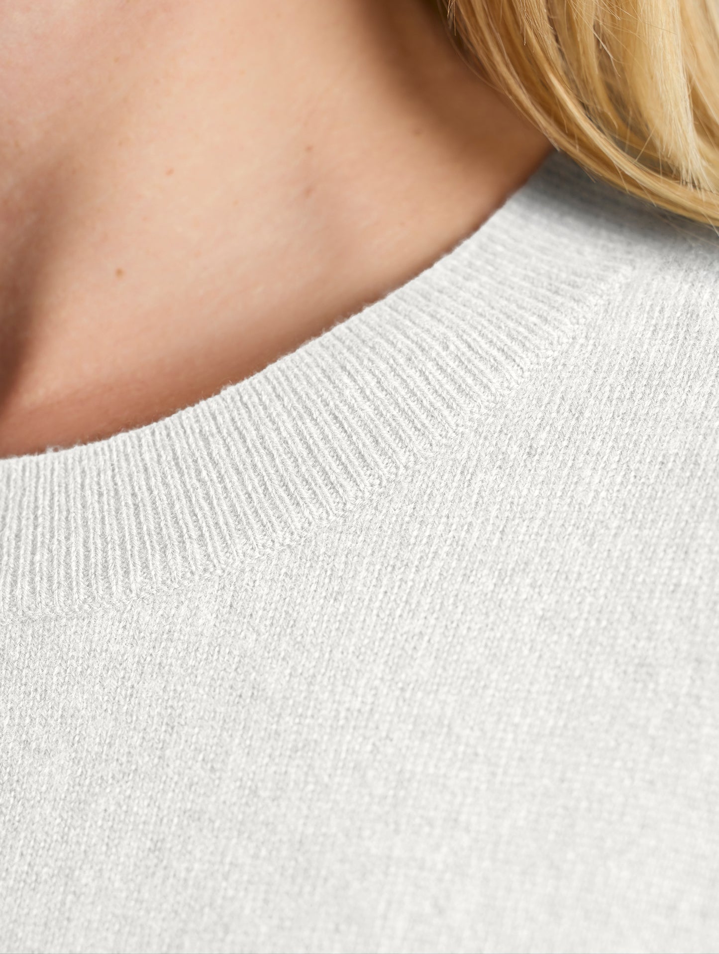 Closeup collar detail view of Leigh Cashmere Crewneck in Winter White from AETHER Apparel.