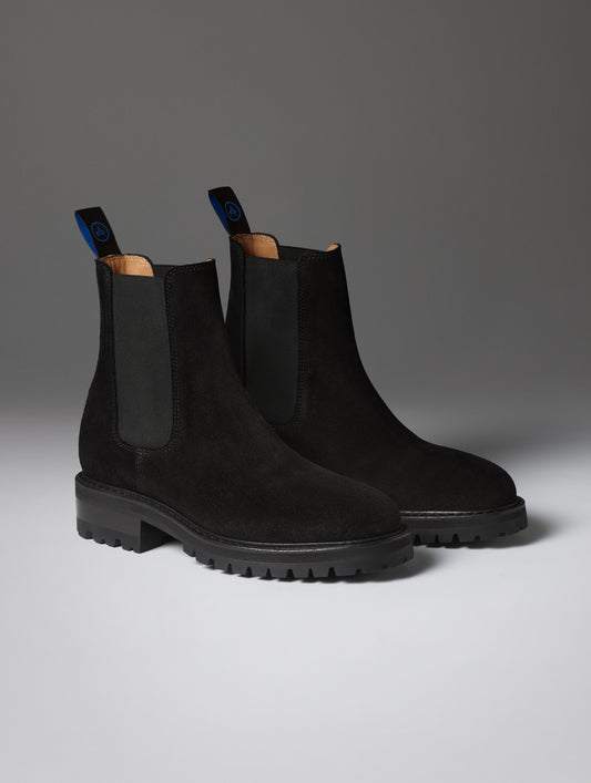 Front angled view of the Reign Chelsea Boot in Onyx Black from AETHER Apparel.