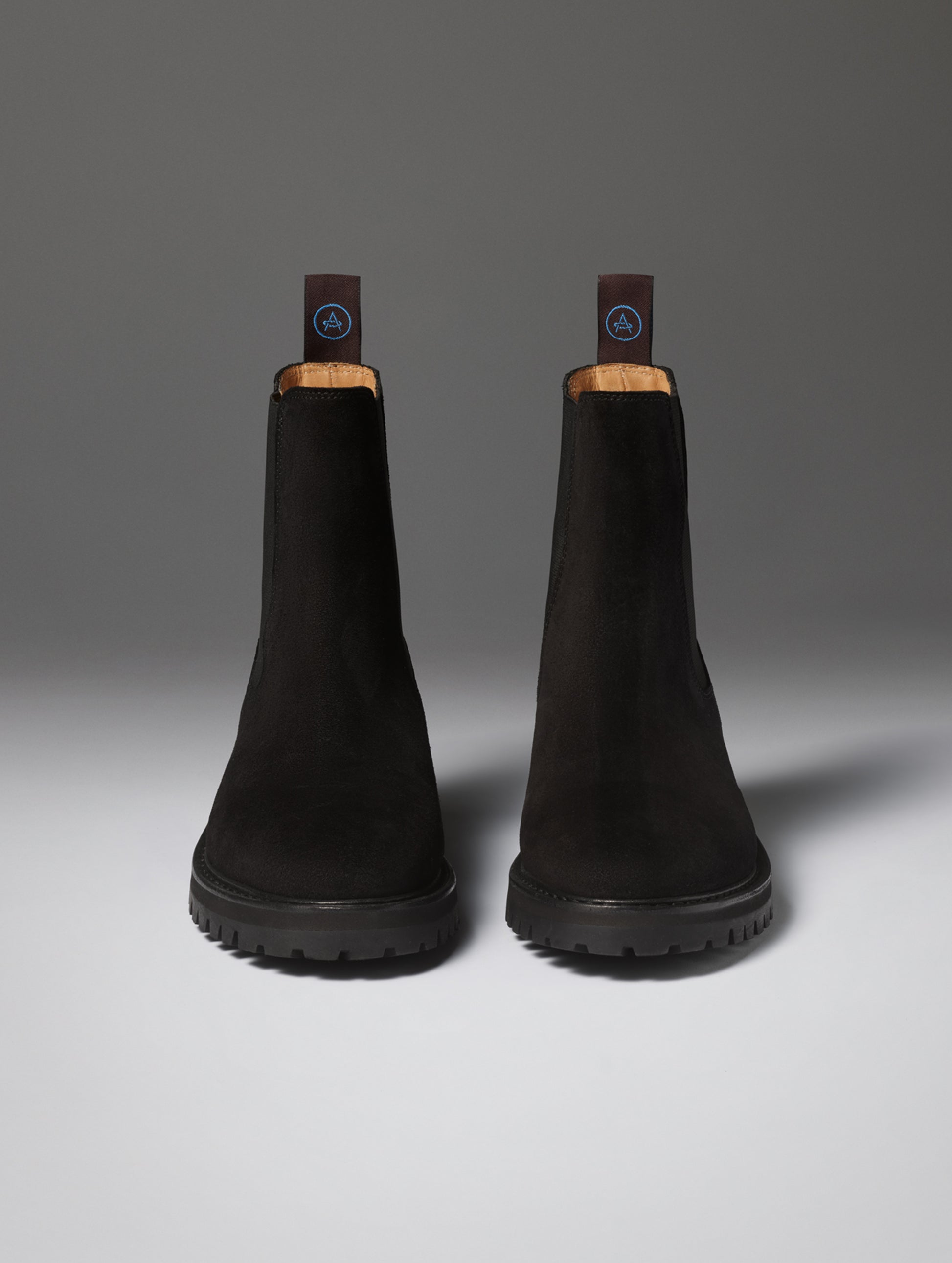Front view of the Reign Chelsea Boot in Onyx Black from AETHER Apparel.