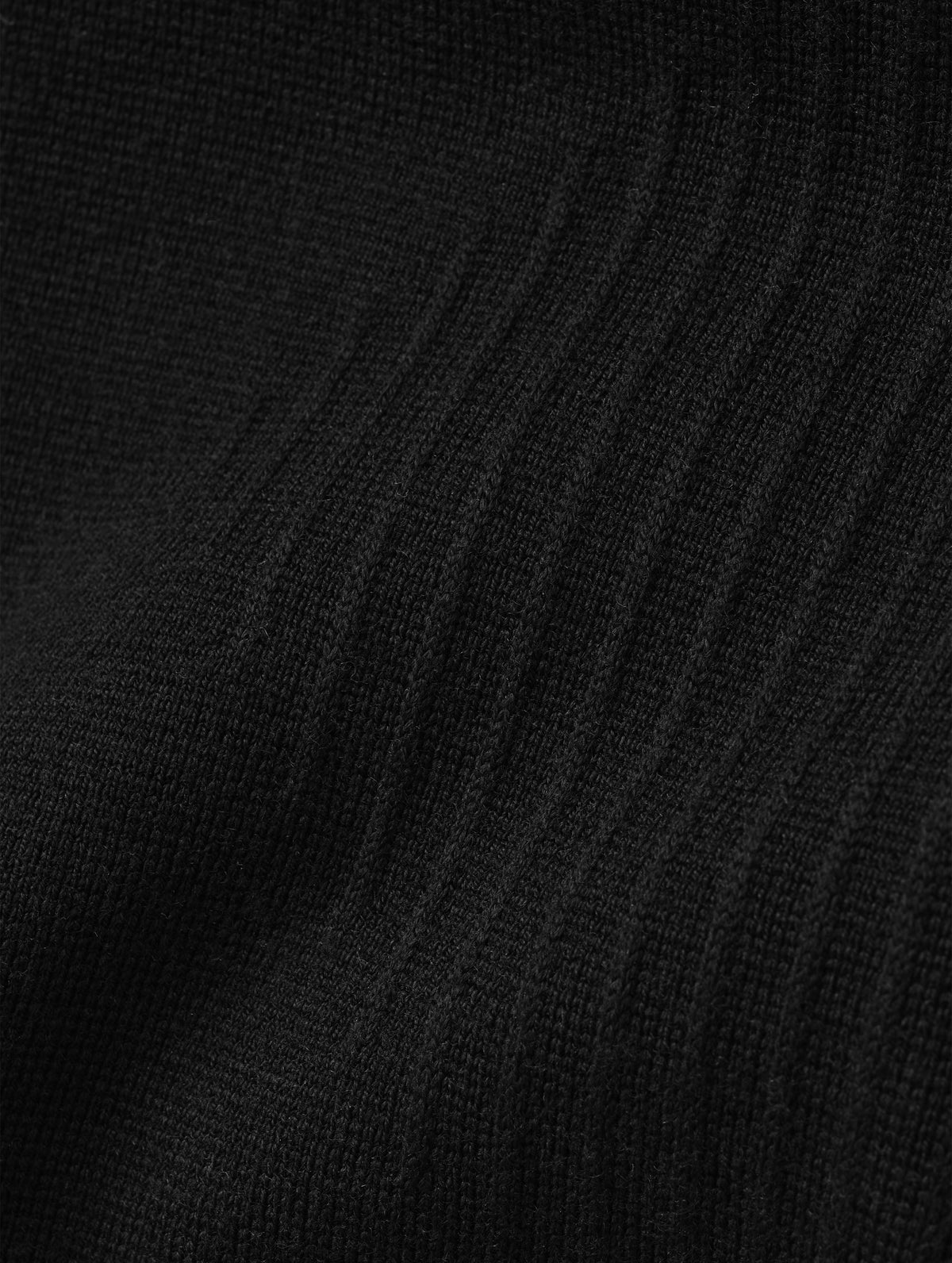 Closeup detailed view of the ottoman stitch details and knitted merino wool construction on the Riley Full-Zip Sweater 2.0 in Onyx Black from AETHER Apparel.