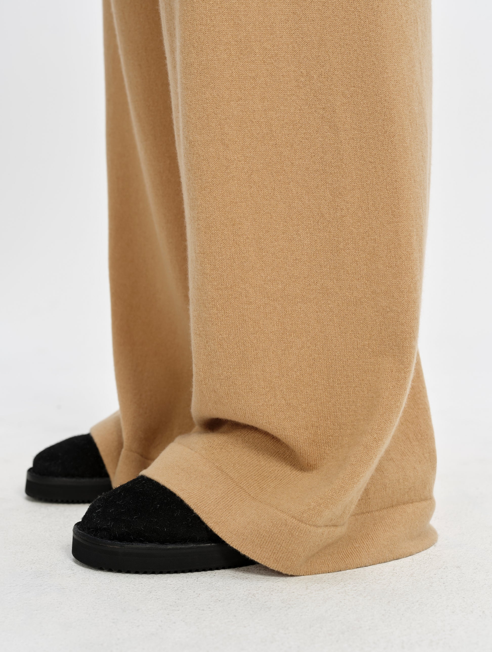 Closeup detailed view of the rib-knit leg cuffs on the Solace Cashmere Pant in Latte Brown from AETHER Apparel.